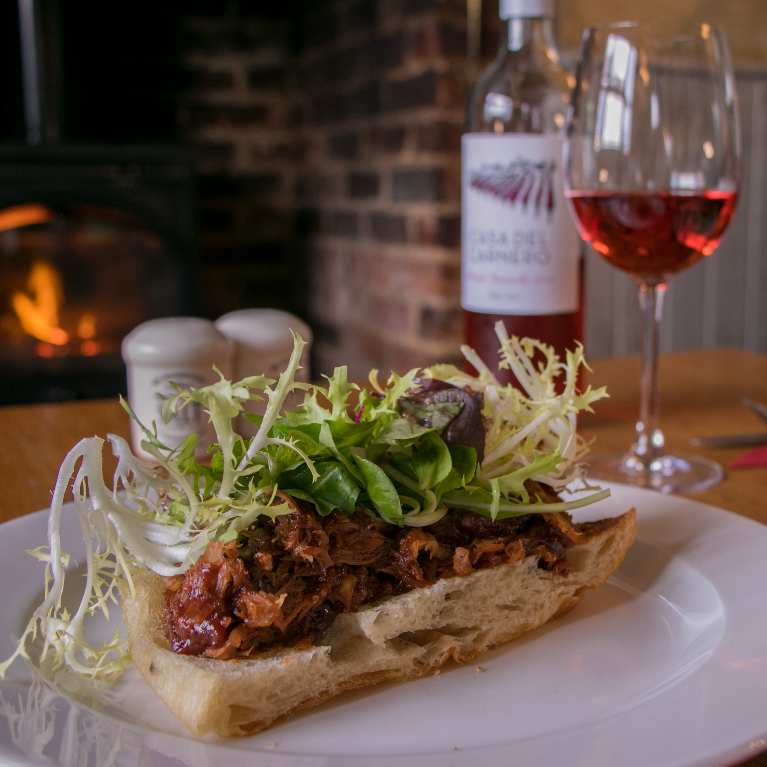 pulled pork and rose wine